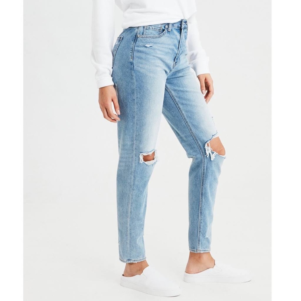 Distressed light wash high waisted loose jeans